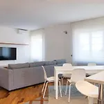 Vistalago Apartament *